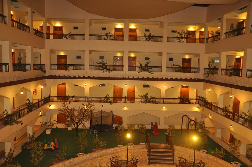 水晶套房酒店 马斯喀特 外观 照片